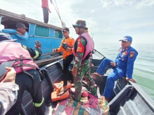 Prajurit Kodim 0303 Turut Cari Nelayan Tenggelam di Perairan Rupat
