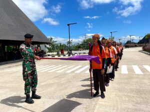 Satgas Yonkav 10/Mendagiri Latihkan Drumb Band dan Berikan Wawasan Kebangsaan Siswa SMAN Taekas