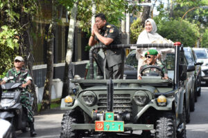 Tumpah Ruah Masyarakat Melepas Brigjen TNI Dody Triwinarto