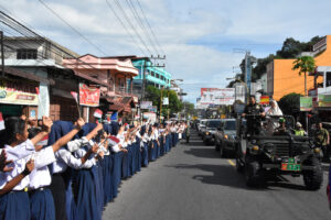 Tumpah Ruah Masyarakat Melepas Brigjen TNI Dody Triwinarto