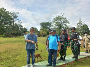 Jalin Sinergi Dengan Komponen Masyarakat , Pos Nayaro Satgas Yonif R 631/Atg Dampingi Kunjungan Kadisdik Timika