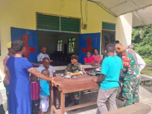 Usai Ibadah Minggu, Satgas Yonif 133/YS Gelar Pengobatan Gratis
