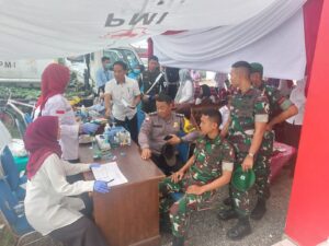 Memperingati Hari Donor Darah Sedunia, Kipan B Yonif 144/Jy Sumbangkan Darah