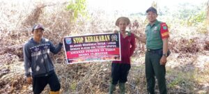 Stop Karhutla, Upaya Babinsa Koramil 1202-03/Sry Menjaga Wilayah Binaan Aman Kebakaran