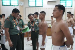 Danrem 143/HO Pimpin Sidang Parade 26 Pemuda Terbaik Sultra Ikuti Seleksi Catar Akmil Sub Panda Kendari