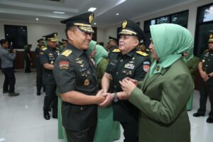 Kasad Terima Laporan Kenaikan Pangkat 18 Pati TNI AD