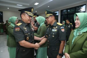 Kasad Terima Laporan Kenaikan Pangkat 18 Pati TNI AD