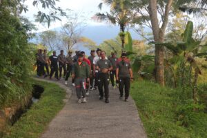 Jaga Kebugaran Tubuh, Dandim Tabanan Dampingi Danrem 163/WSA Olahraga Bersama di Jatiluwih