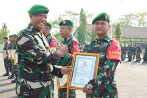 Sepuluh Finalis Lomba Babinsa Inspiratif Peroleh Penghargaan dari Danrem 084/Bhaskara Jaya