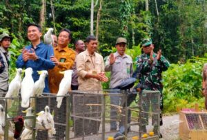 Dukung Pelestarian Satwa, Danramil 1710-03/KK Hadiri Pelepasliaran Satwa ke Habitat Aslinya