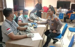 HUT Bhayangkara, Dandim 1611/Badung Turut Serta Dalam Kegiatan Donor Darah