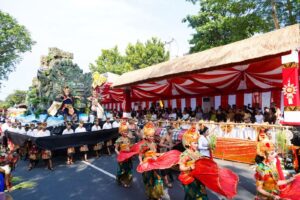 Diikuti Seniman Mancanegara Dalam Pembukaan Pesta Kesenian Bali, Pangdam IX/Udayana Turut Hadir