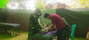 Sambut HUT ke - 63 Batalyon, Pos Lede Satgas Yonarhanud 3/Yby Gelar Sunatan Massal