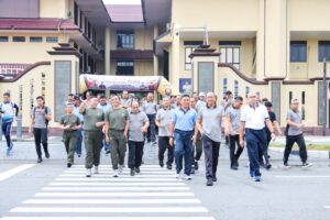 Perkokoh Sinergitas TNI-Polri, Prajurit Tanjungpura Ikuti Olahraga Bersama di Mapolda Kalbar