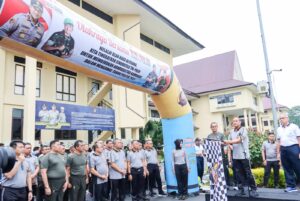 Perkokoh Sinergitas TNI-Polri, Prajurit Tanjungpura Ikuti Olahraga Bersama di Mapolda Kalbar