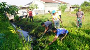 Peduli Kebersihan Lingkungan, Prajurit Pendam II/Swj Gelar Karya Bakti
