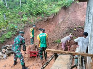 Respons Cepat Personel Satgas Yonarmed 1/Kostrad Tanggap Penanganan Bencana