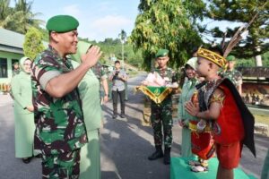 Kunjungan Kerja Danrem 091/ASN dan Ketua Persit KCK Koorcab Rem 091/ASN Ke Yonif 611/Awl