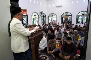 Idul Adha, Danrem 071/Wijayakusuma Sholat Bersama Masyarakat dan Serahkan Hewan Qurban