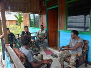 Pembinaan Teritorial, Satgas Yonif Raider 200/BN Kunjungi Rumah Warga Kampung Wakolani