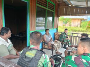 Pembinaan Teritorial, Satgas Yonif Raider 200/BN Kunjungi Rumah Warga Kampung Wakolani