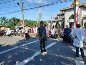 Berikan Rasa Aman, Babinsa Sungai Liput Pengamanan Sholat Idul Adha 1444 H