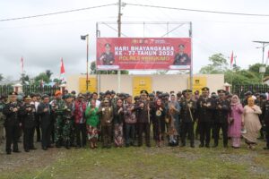 Satgas Yonif Raider 200/BN Ikut Serta Peringatan HUT ke 77 Bhayangkara Di Polres Yahukimo