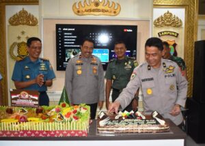 Moment Hari Raya Idul Adha dan Hari Bhayangkara Ke - 77 Korem 043/Gatam Perkuat Sinergitas Dengan Polri