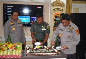 Moment Hari Raya Idul Adha dan Hari Bhayangkara Ke - 77 Korem 043/Gatam Perkuat Sinergitas Dengan Polri