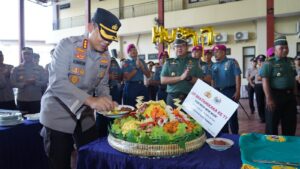 Kadisinfolahtad Sambangi Polres Jakarta Pusat Sampaikan Ucapan Selamat HUT ke 77 Bhayangkara