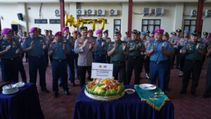 Kadisinfolahtad Sambangi Polres Jakarta Pusat Sampaikan Ucapan Selamat HUT ke 77 Bhayangkara