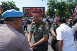 Polrestabes Surabaya diserang dan diduduki Secara Tiba-tiba oleh Prajurit Korem 084/BJ yang dipimpin Langsung oleh Danrem