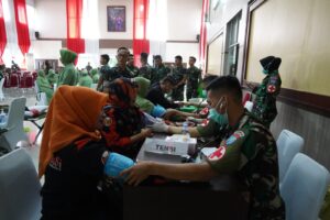 Korem 102/Pjg Adakan Baksos Donor Darah Dalam Rangka HUT Kodam XII/Tpr ke-65