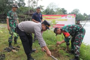 Lestarikan Lingkungan, Kodim 1002/HST Tanam Pohon Sambut HUT Ke-65 Kodam VI/Mlw