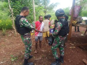 Jalin Keakraban, Satgas Pamtas RI-PNG Anjangsana Ke Kampung Swakarsa dan Kampung Tanah Merah