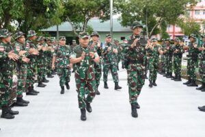 Pangdam I/BB Berikan Jam Komandan Pada Latihan Pratugas Yonkav 6/NK