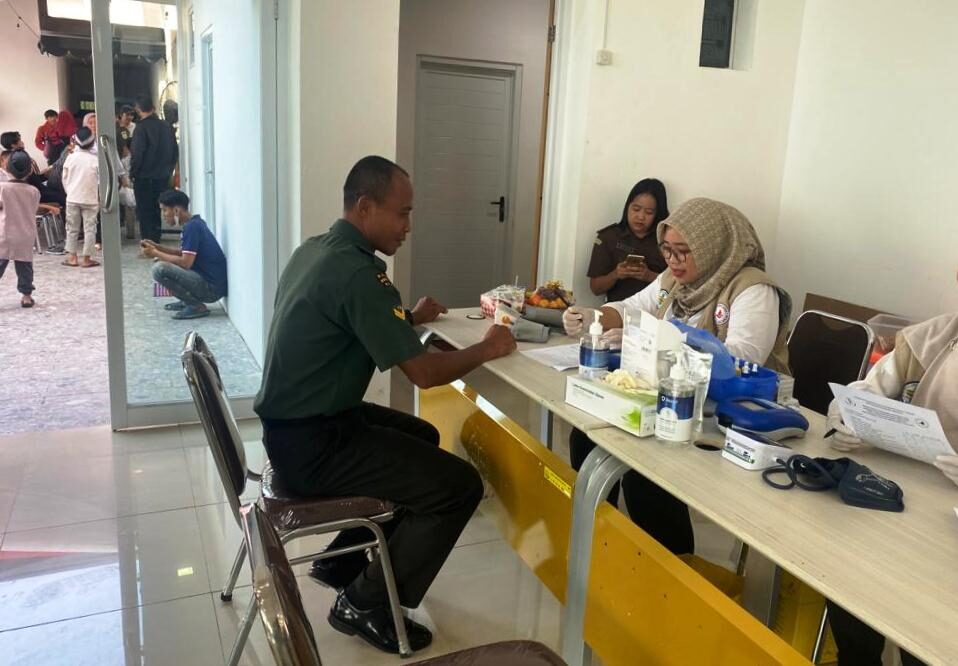 Hari Bhakti Adhyaksa Ke Prajurit Korem Gatam Donorkan Darah