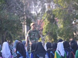 Prajurit Yonarmed 15 Gelar Pelatihan Kepemimpinan SMK 1 Martapura