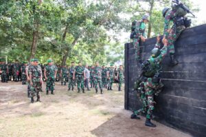 Pangdam XII/Tpr Serahkan Piala Tanjungpura Squad Competition Tahun 2023