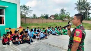 Bentuk Disiplin, Babinsa Kodim 0421/Ls Latih Baris Berbaris Siswa SMP IT Tunas Insan Cendekia