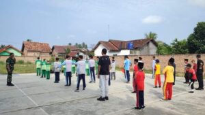 Bentuk Disiplin, Babinsa Kodim 0421/Ls Latih Baris Berbaris Siswa SMP IT Tunas Insan Cendekia