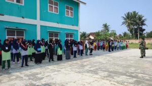 Bentuk Disiplin, Babinsa Kodim 0421/Ls Latih Baris Berbaris Siswa SMP IT Tunas Insan Cendekia