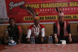 Hormati Adat Istiadat Setempat, Dansatgas Yonarmed 10 Hadiri Acara Tradisi Gawai Anak Padi di Perbatasan