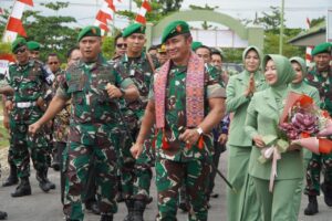 Kunjungi Kodim Katingan, Pangdam XII/Tpr Beri Arahan dan Serahkan Kendaraan Dinas Kepada Babinsa