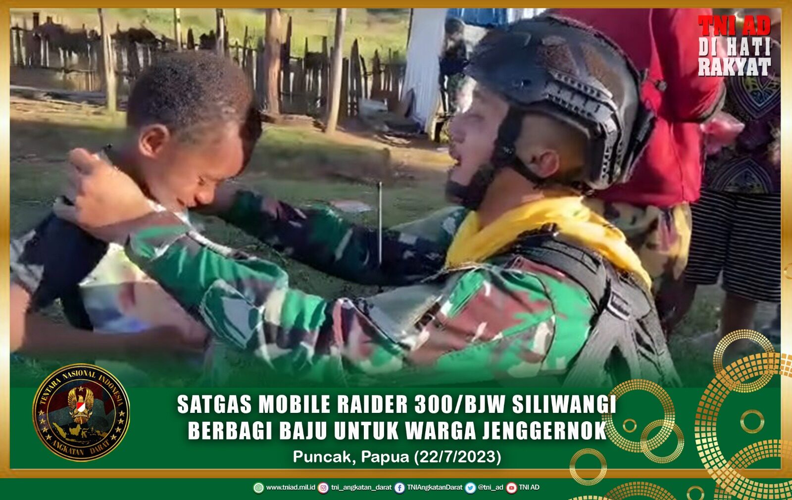 Satgas Mobile Raider 300/Bjw Siliwangi Berbagi Baju Untuk Warga Jenggernok