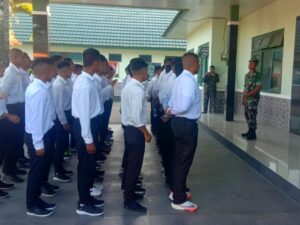 Ikuti Seleksi di Korem 161/WS, Kodim Sumba Barat Berangkatkan Puluhan Peserta Seleksi Bintara TNI AD