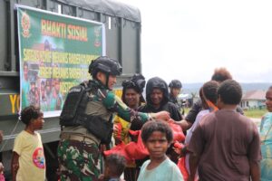 Mobil Senyum Pasukan Yonif MR 411/Pandawa Kostrad, Bahagiakan Warga Kenyam