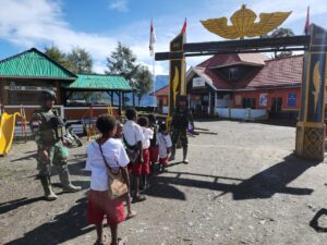 Terminal Kenyang dan Pintar, Destinasi Favorit Anak Sekolah di Intan Jaya