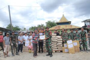 Peduli Sesama, Satgas Yonif RK 744/SYB Bakti Sosial dan Karya Bakti di Panti Asuhan Bina Bunga Bangsa