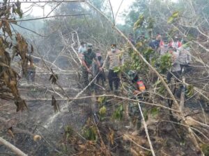 Dandim dan Kapolres Sambas Dampingi Direktur Pengendalian Karhutla Turun ke Lokasi Di Kecamatan Paloh